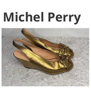 Michel Perry gold leather peep toe bow detail wedge sling back heels sz 7.5 (38)